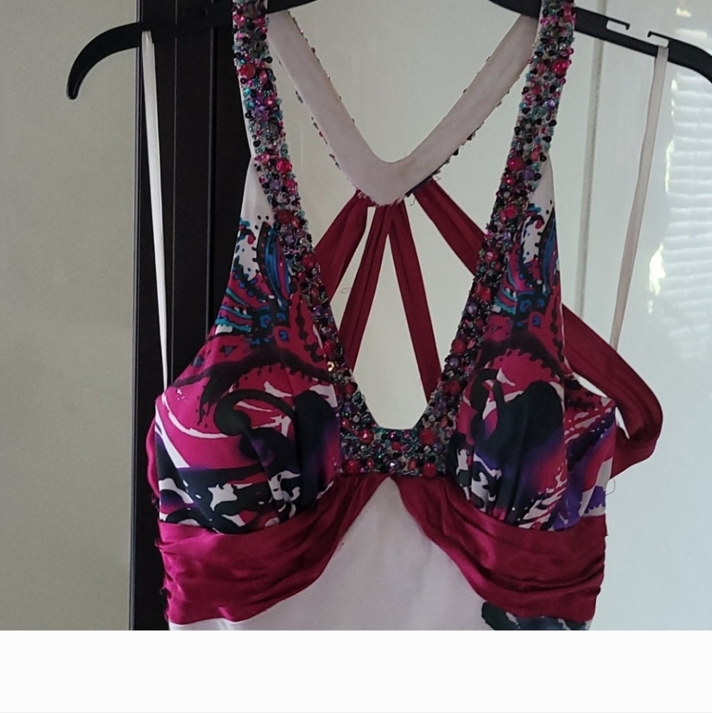 Beautiful formal dress for any occasion There are a few unnoticeable beads missi